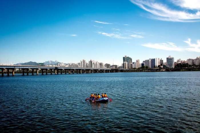 这个国家很看不起中国人,但是中国人却一个一