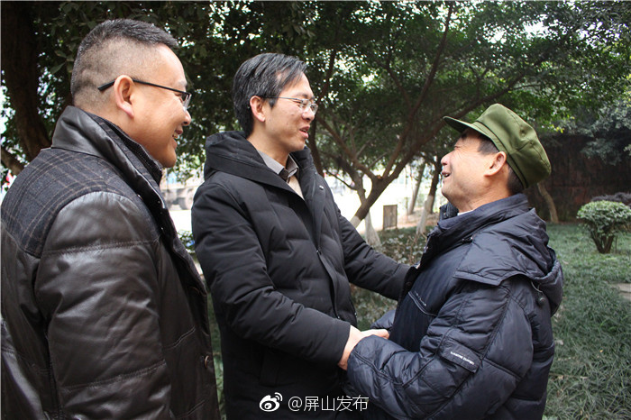 屏山县领导春节前夕走访慰问驻屏部队和重点优抚对象