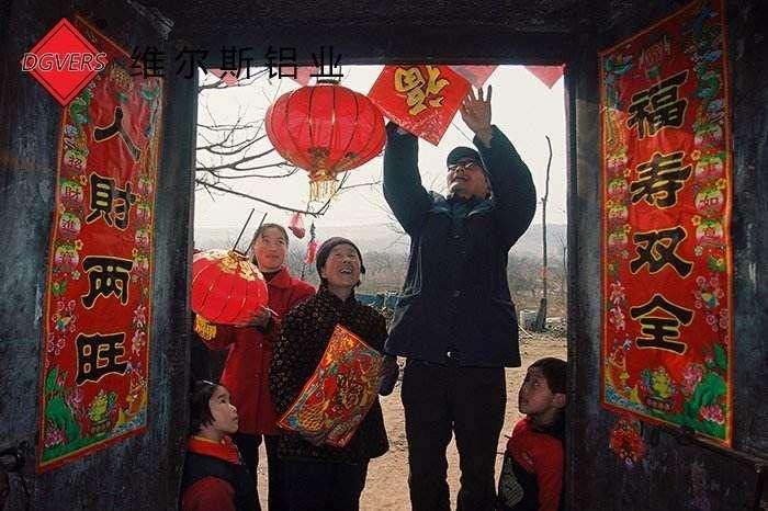 春节为什么要贴春联, 要告诉家人!