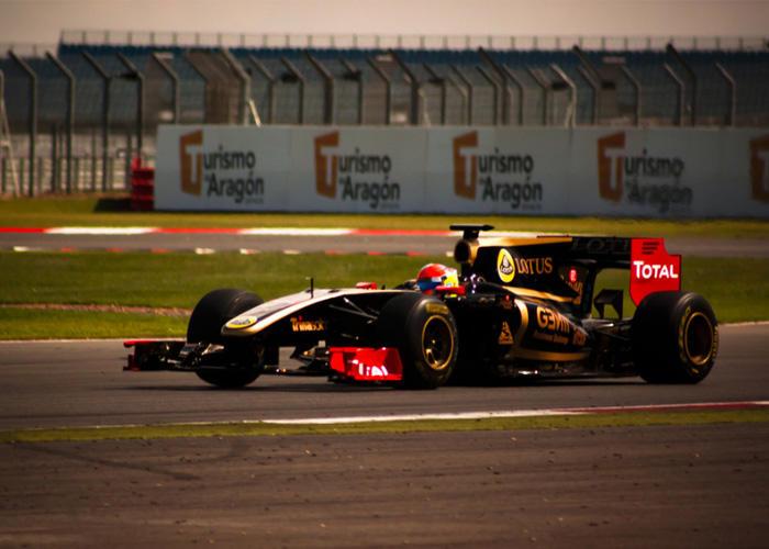 F1赛车为什么不使用四驱呢?