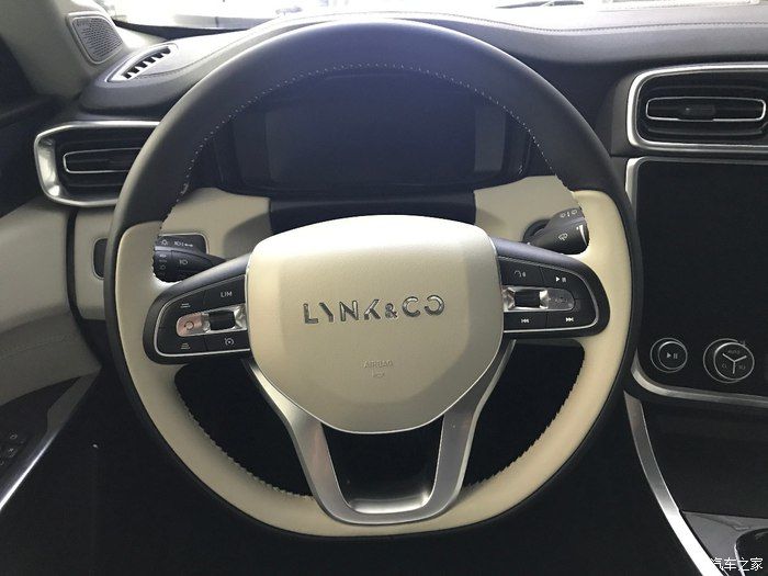 90后美女忍不住定了这车!像保时捷一样奢华,碾压途观仅15万