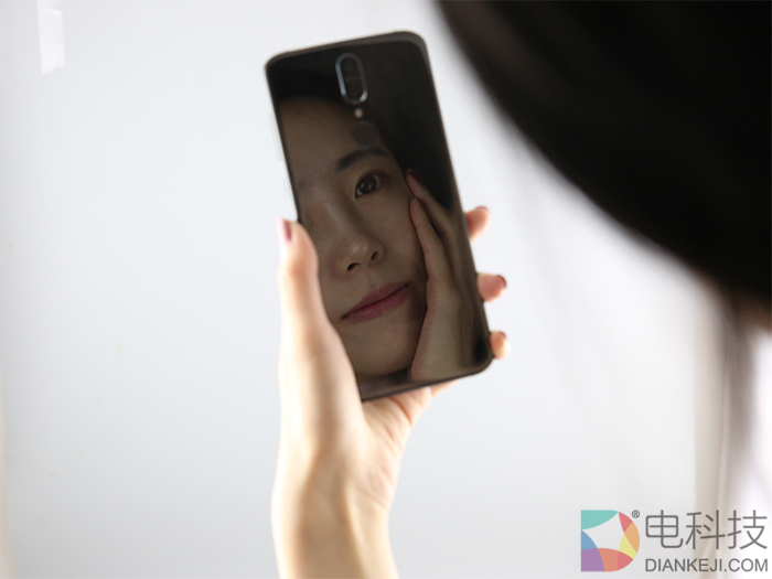 小姐姐的新镜子?360手机N6 Pro把全面屏玩出