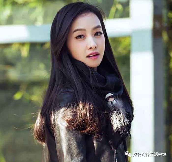 王菲菲(fei fei)是韩国女子组合a小姐中的一员.