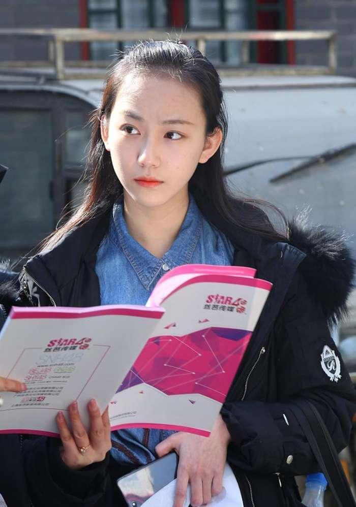 2018艺考现场明星脸美女扎堆 "小佟丽娅""小杨幂"颜值