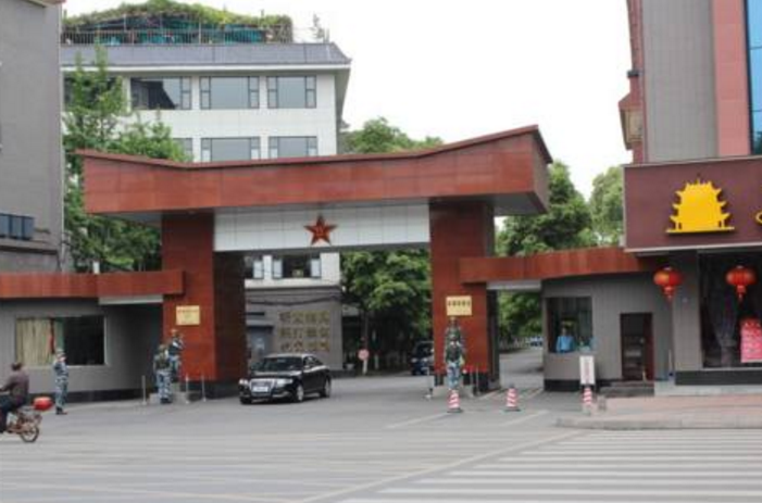 科普:军区大院一般都住的什么人?根本没有武警!