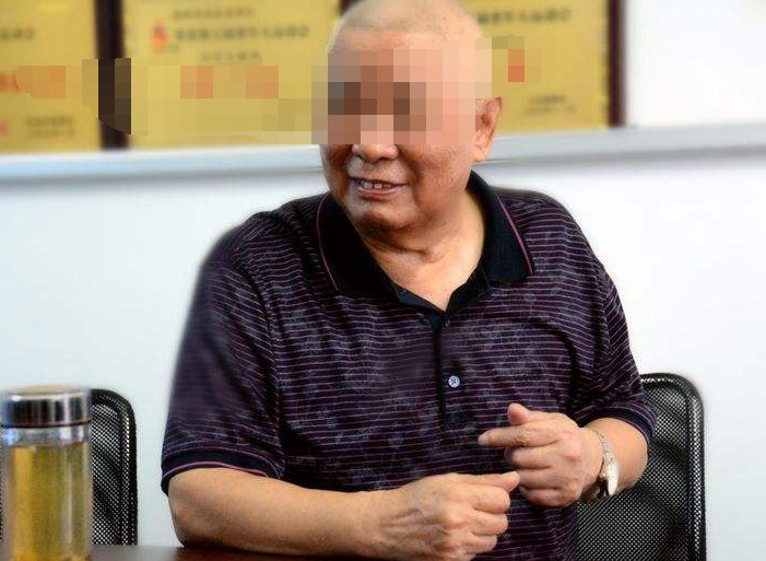 王大爷新年大扫除意外发现一枚梅花五角，专家说价值十万