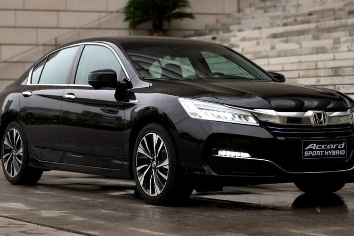 都是家用B级车的标杆，大众迈腾和本田雅阁该怎么选？