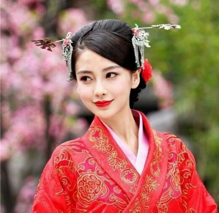 出道前的毛晓彤长这样?比当初的张天爱和bab