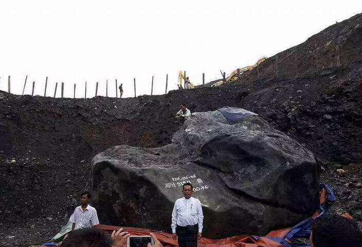 缅甸挖出一块174600千克的玉石,专家预计价值