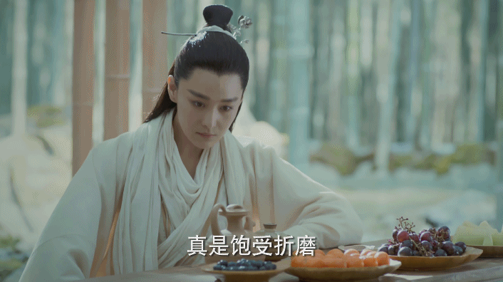 都是混娱乐圈的,可以说在参加一些商演和各种的活动时也会低头不见