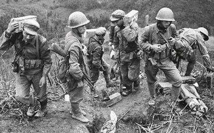 对越战争中国士兵闯进女兵阵营那刻为何愣住了?
