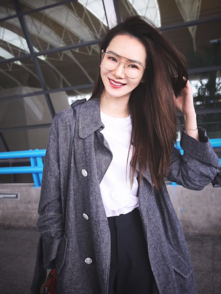 看了戚薇的近照,就知道身价10亿的韩国人李承