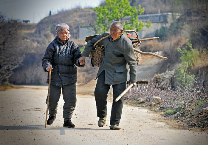 实拍农村的留守老人,看完让人心酸!