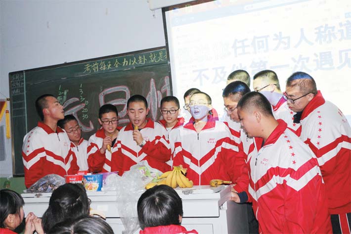 衡水十三中开展丰富多彩的庆祝活动迎接2018年