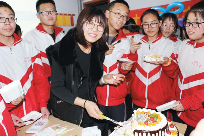 衡水十三中开展丰富多彩的庆祝活动迎接2018年