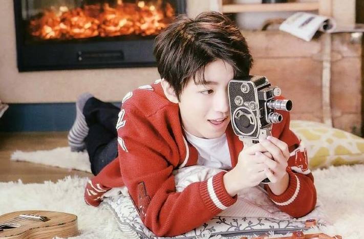 TFBOYS三小只2018年历写真,冬季室内外帅气