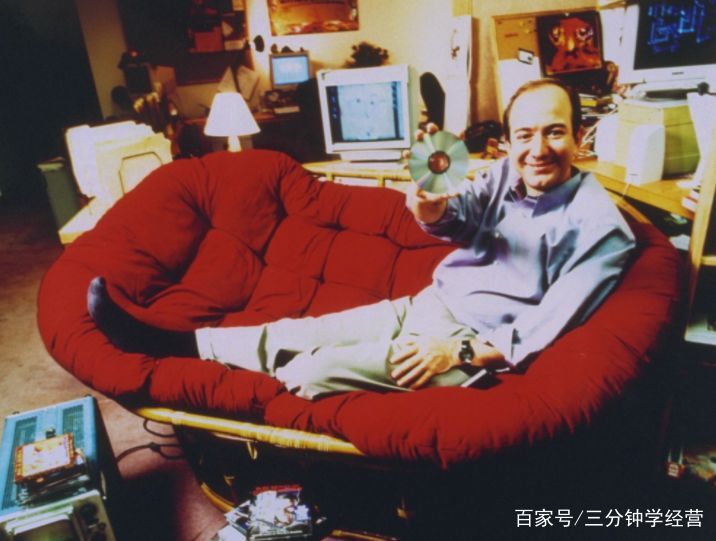 从私生子到世界首富,身价1100亿美元,他的人生