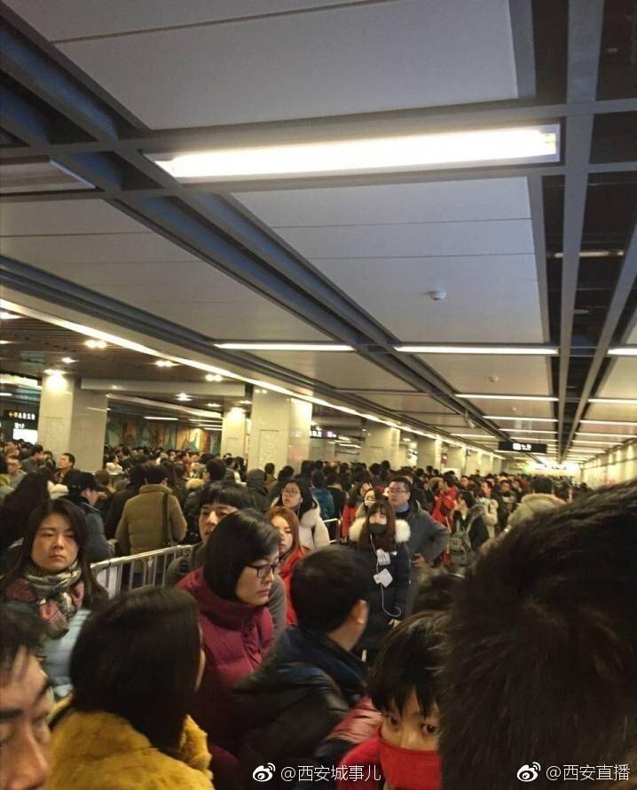 地铁安检保安求助[泪]