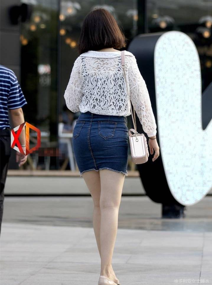 街拍牛仔紧身包臀裙, 圆润饱满好身材, 十足女人