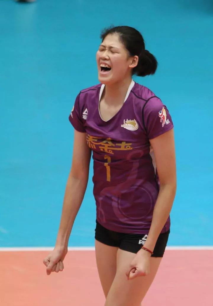 全面对比 女排联赛横空出世的李盈莹能成为第二个朱婷吗?