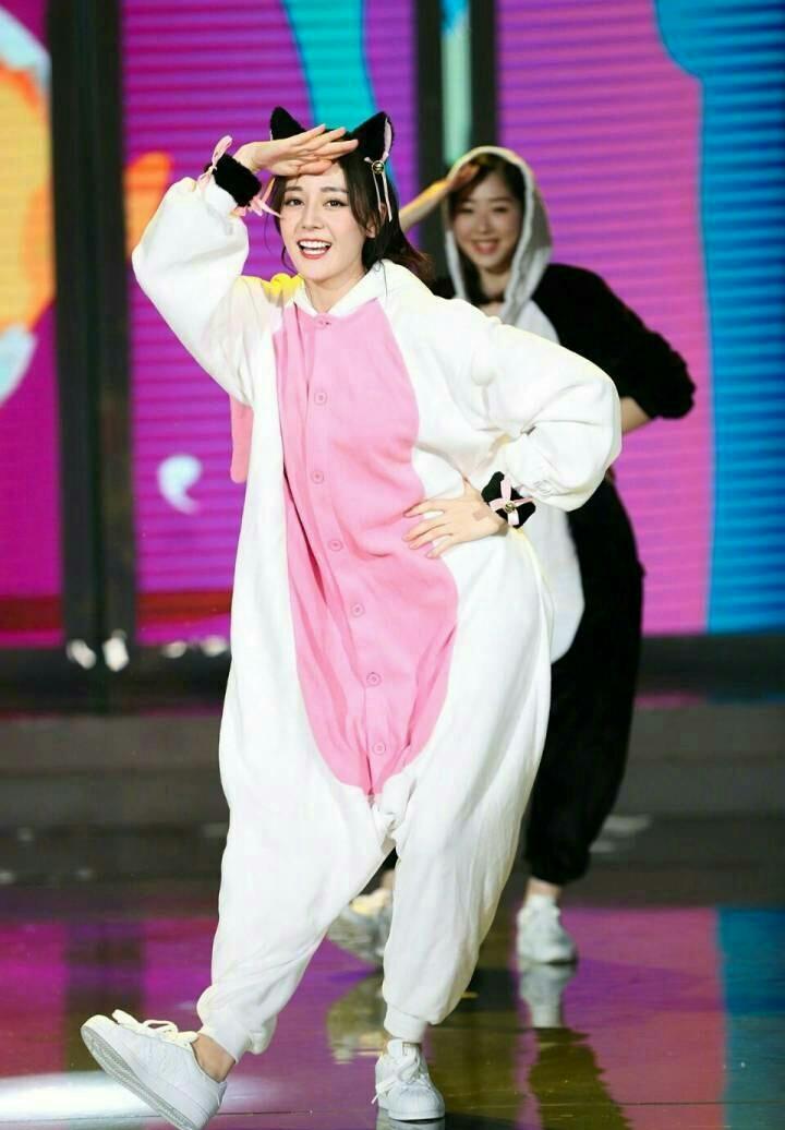 迪丽热巴和杜海涛再次一起表演舞蹈,不知这次