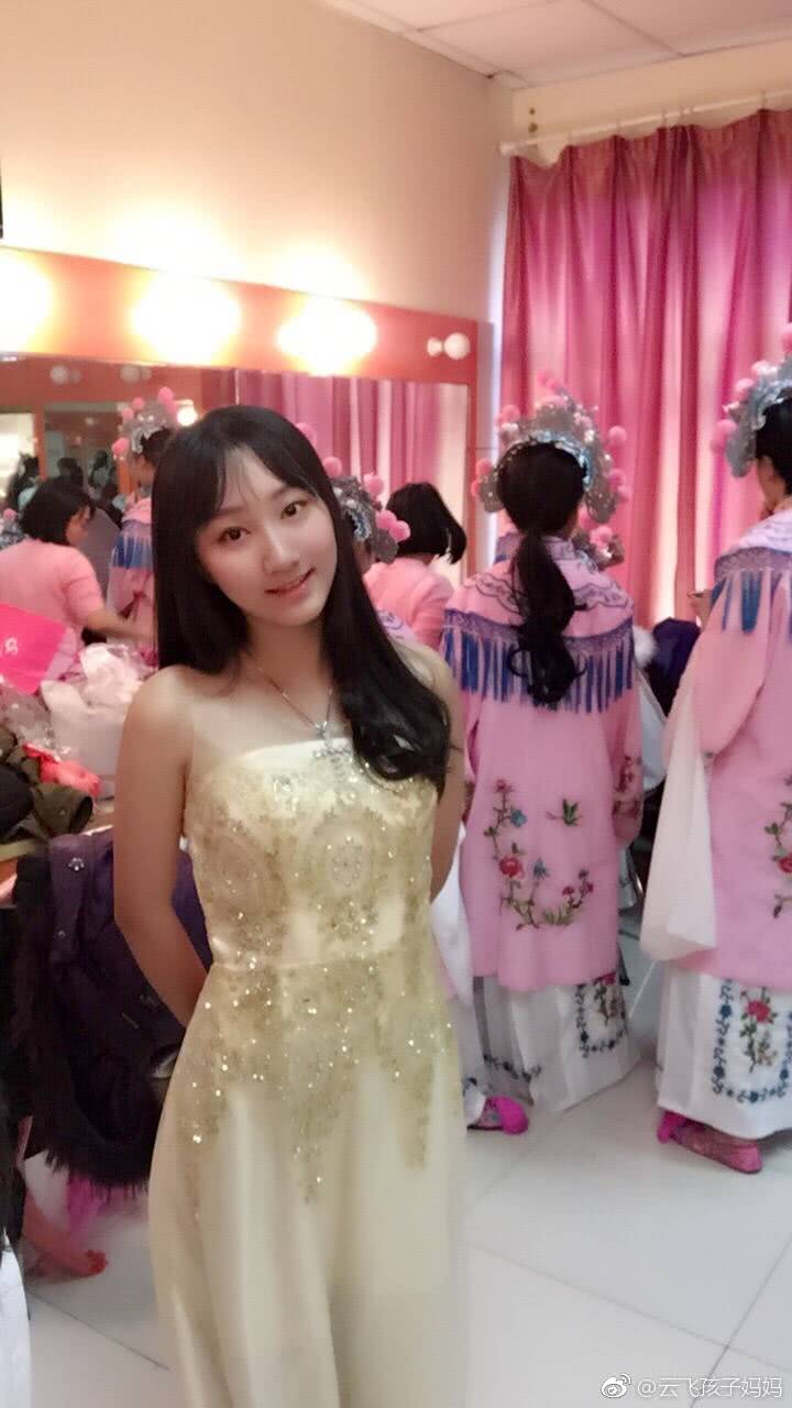 她是云飞前妻,老公星光大道成名后和她离婚,如今独自带女儿3年