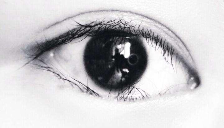 为什么眼睛长倒睫毛?