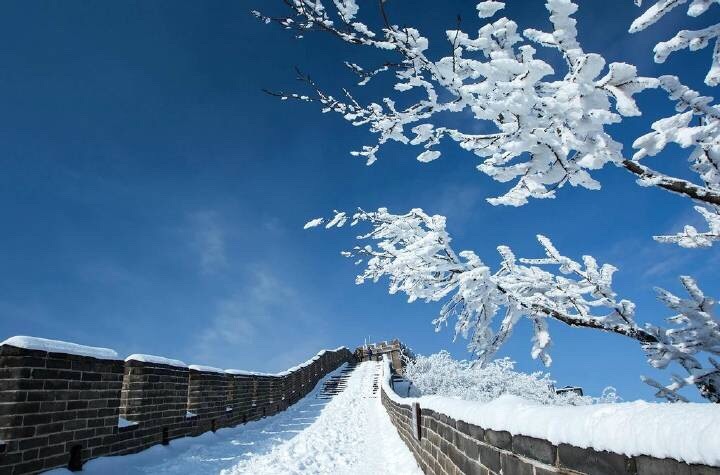 望长城内外,千里冰封,万里雪飘.