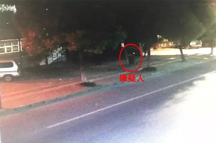杭州一老板将80万的路虎停在饭店门口，一觉醒来傻眼了