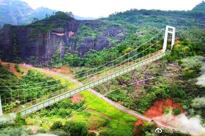容县都峤山风景区玻璃桥,全透明玻璃人行观光