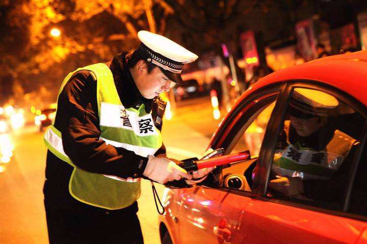 喝了酒在车上休息同样被认定为酒驾,面临6个月
