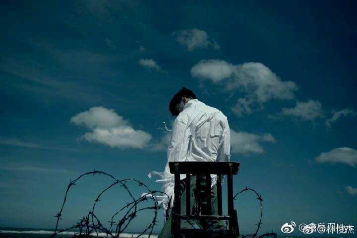 如何评价林俊杰的新歌《黑夜问白天》?