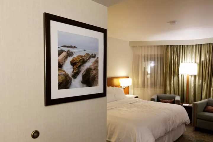 在国外住酒店怎么订比较实惠?