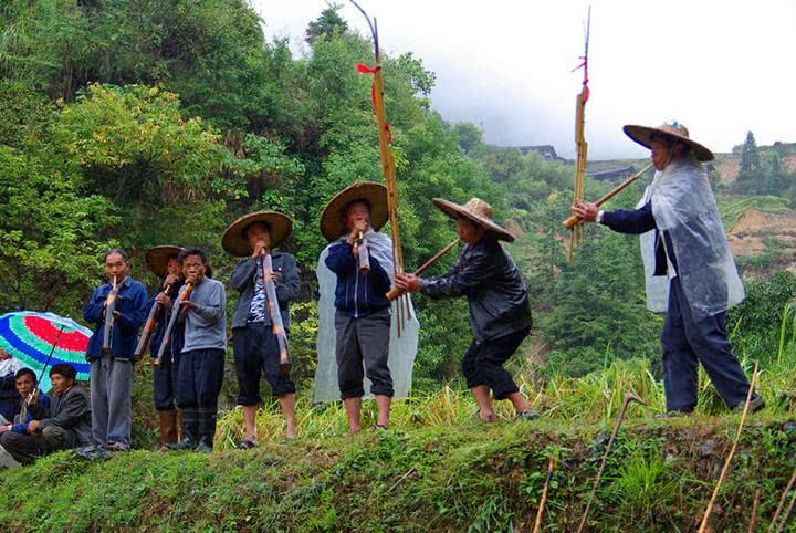 打架,当地知道牛俗称,你又游戏呢80后攻城的斗牛玩法图片图片