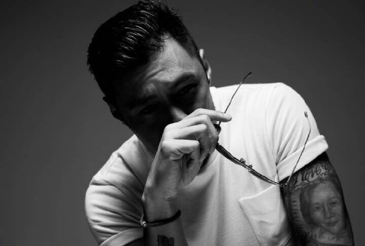 余文乐的黑白写真!六叔简直就是行走的荷尔蒙!_新浪看点