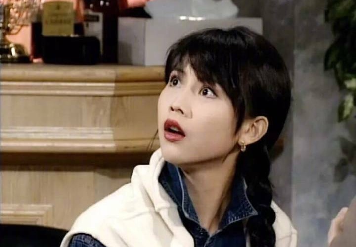 蔡少芬发文称自己是美女芬，她年轻时的颜值真的能甩网红脸十条街