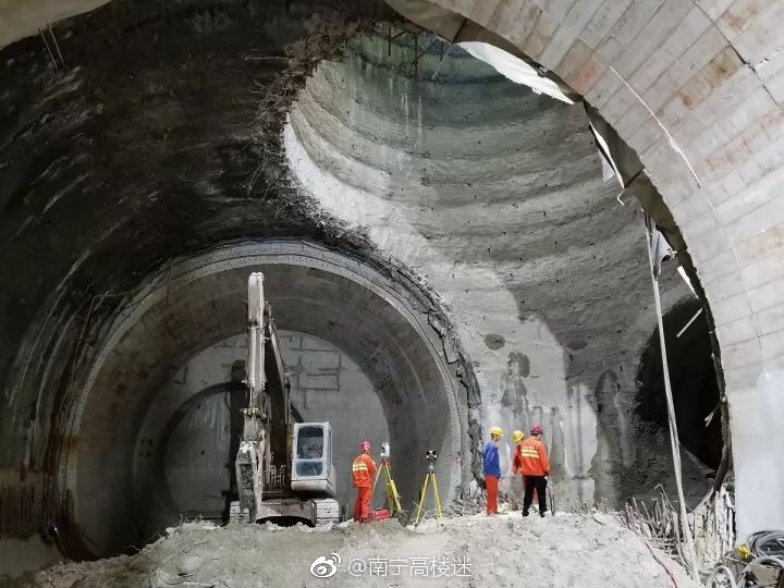 好消息!南宁地铁3号线青秀山站项目1竖井与暗挖隧道左线顺利贯通!