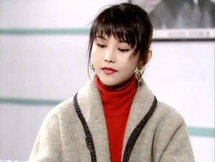 蔡少芬发文称自己是美女芬，她年轻时的颜值真的能甩网红脸十条街