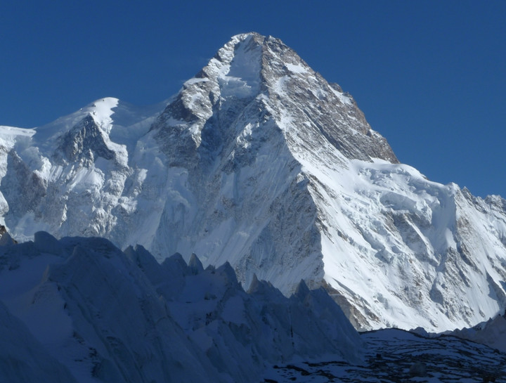 然而还有一座山峰的攀登难度要远远高于珠穆朗玛峰,被人们称为可怕的"