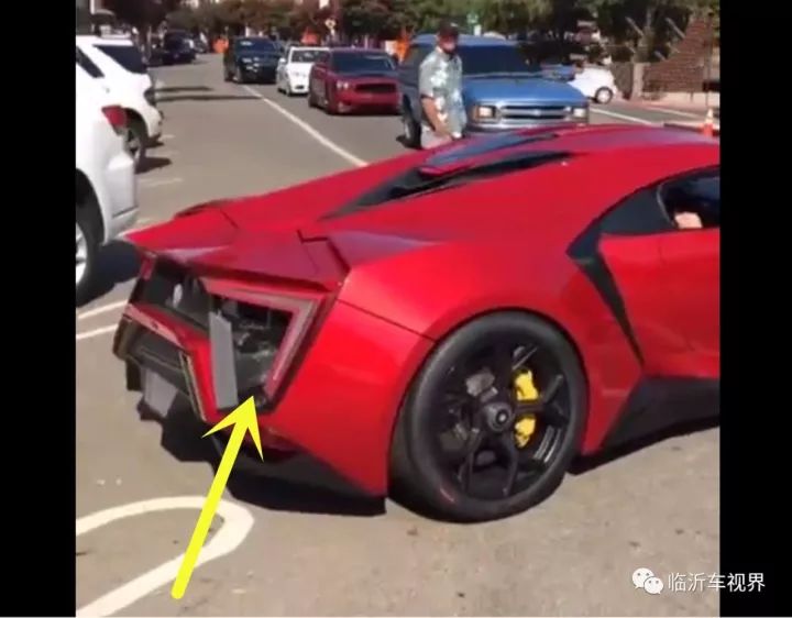 停车场来辆跑车,保安:这车500万吧?车主:没那么