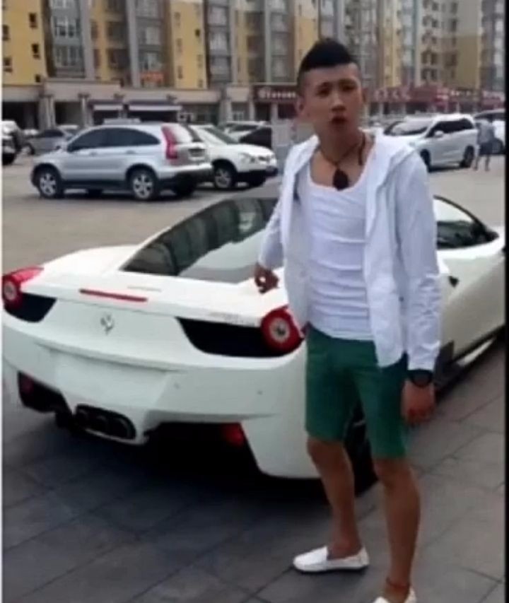 MC天佑被封杀后近况: 开劳斯莱斯见女粉丝, 和金主爸爸走动颇多