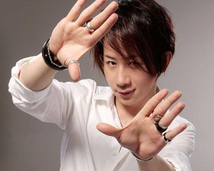 魔术师刘谦复出归来竟变刘大爷,网友大呼完全认不出!