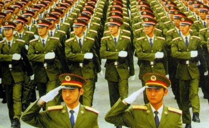 中国军队连续更换了5次军服,官兵们为何都没有