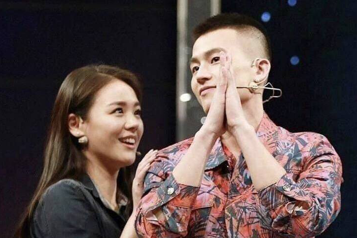 欧豪罕见秀恩爱吻女友,马思纯单纯付出成现实版黎吧啦