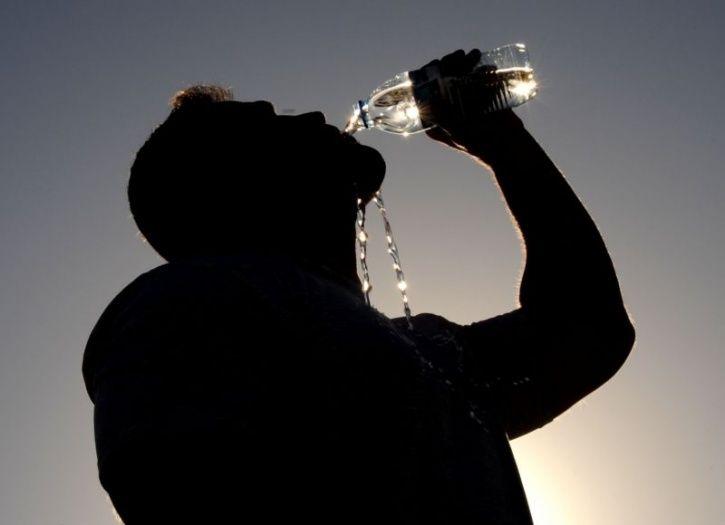 每天喝8杯水可能会致命?那我们每天喝多少水