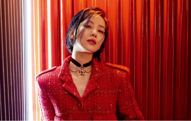 刘诗诗一身红色洋裙娇媚迷人,寒冷冬季也让人