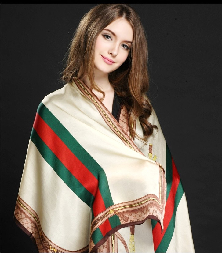 一个清秀怡人,笑容如此甜美的外国美女姑娘!