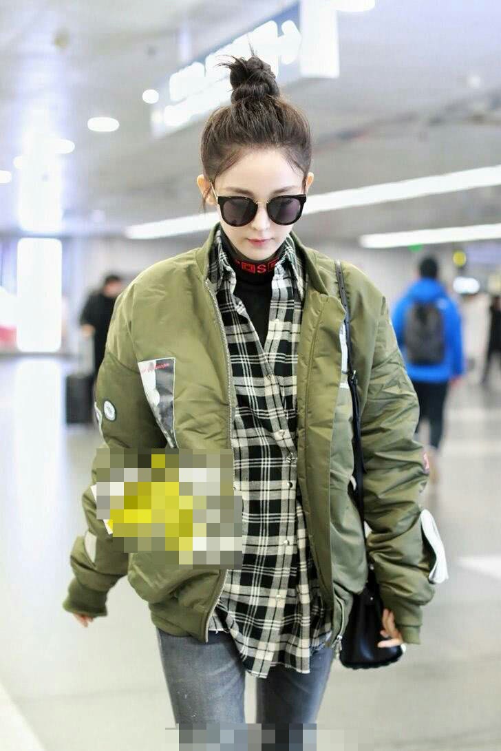 娜扎颜值太高,即使无修图在人群之中也很出众