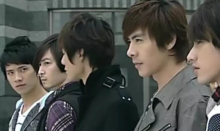 铠甲勇士一队和二队实力对比,除了黑犀侠二队