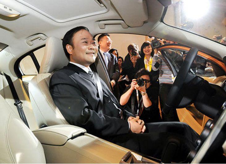 吉利汽车CEO李书福打拼多年终有近日, 名下私人座驾不值10万元